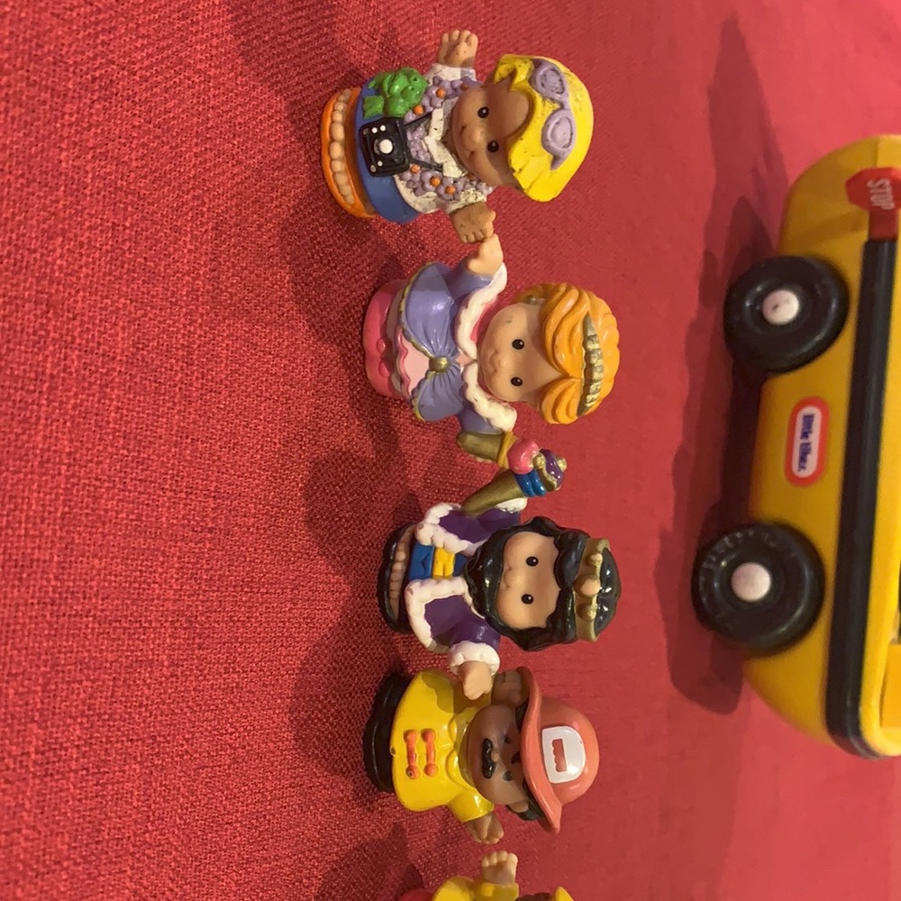 26 little people. - Picture 2 of 6